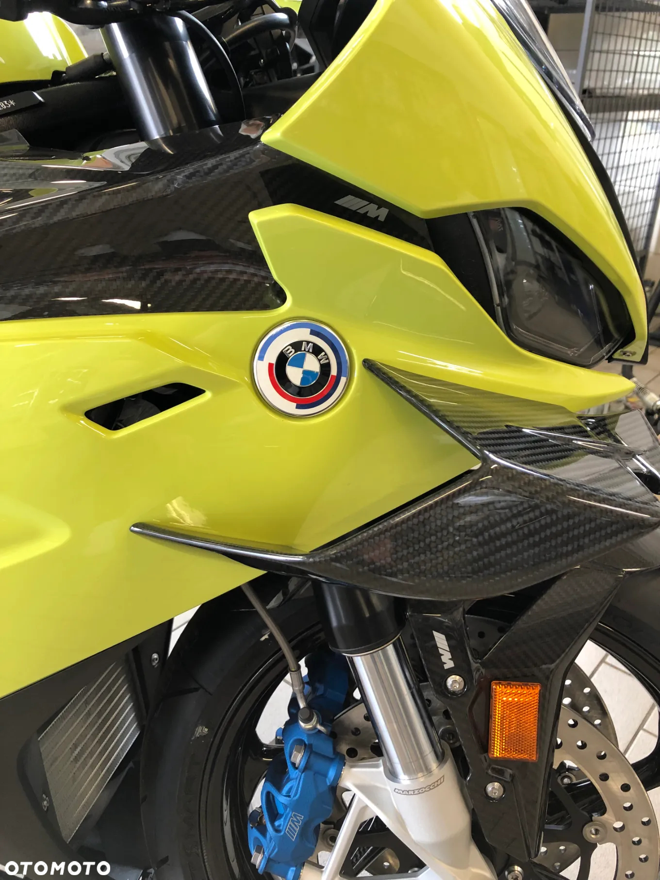 BMW S - 9