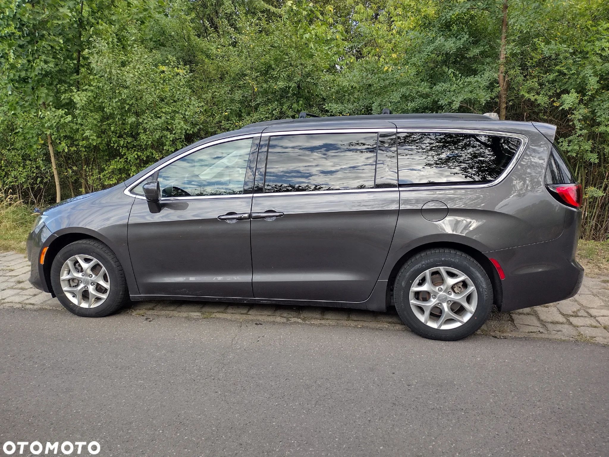 Chrysler Pacifica - 1
