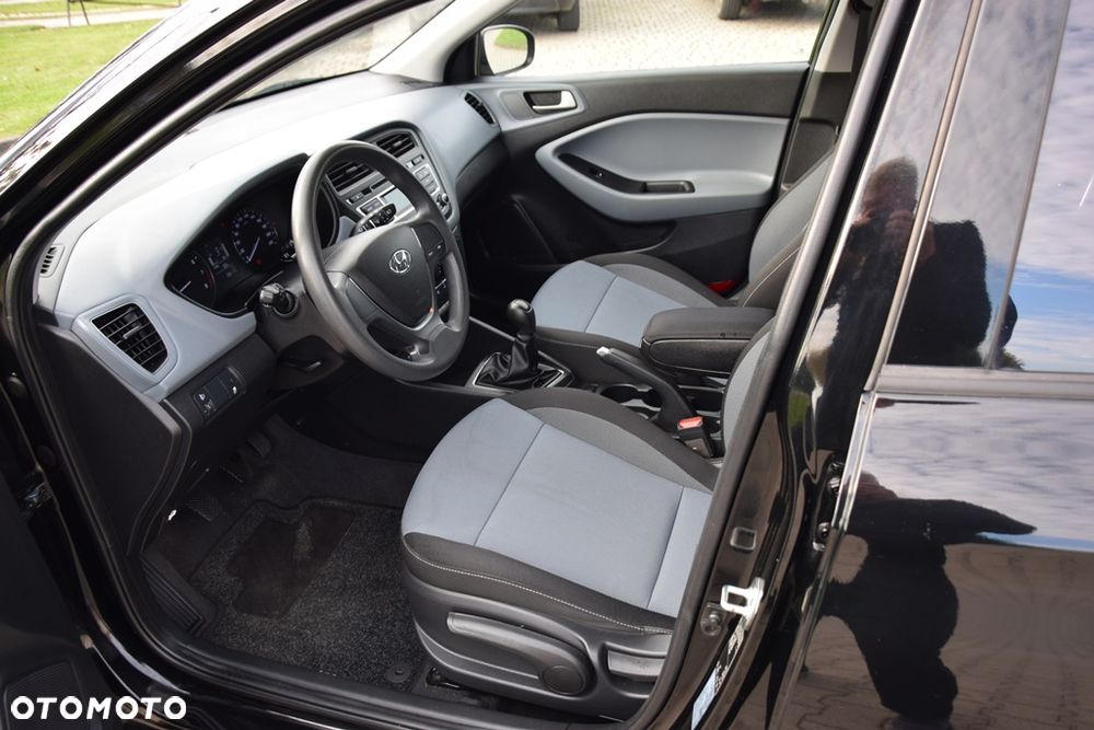 Hyundai i20 1.2 Pure - 12