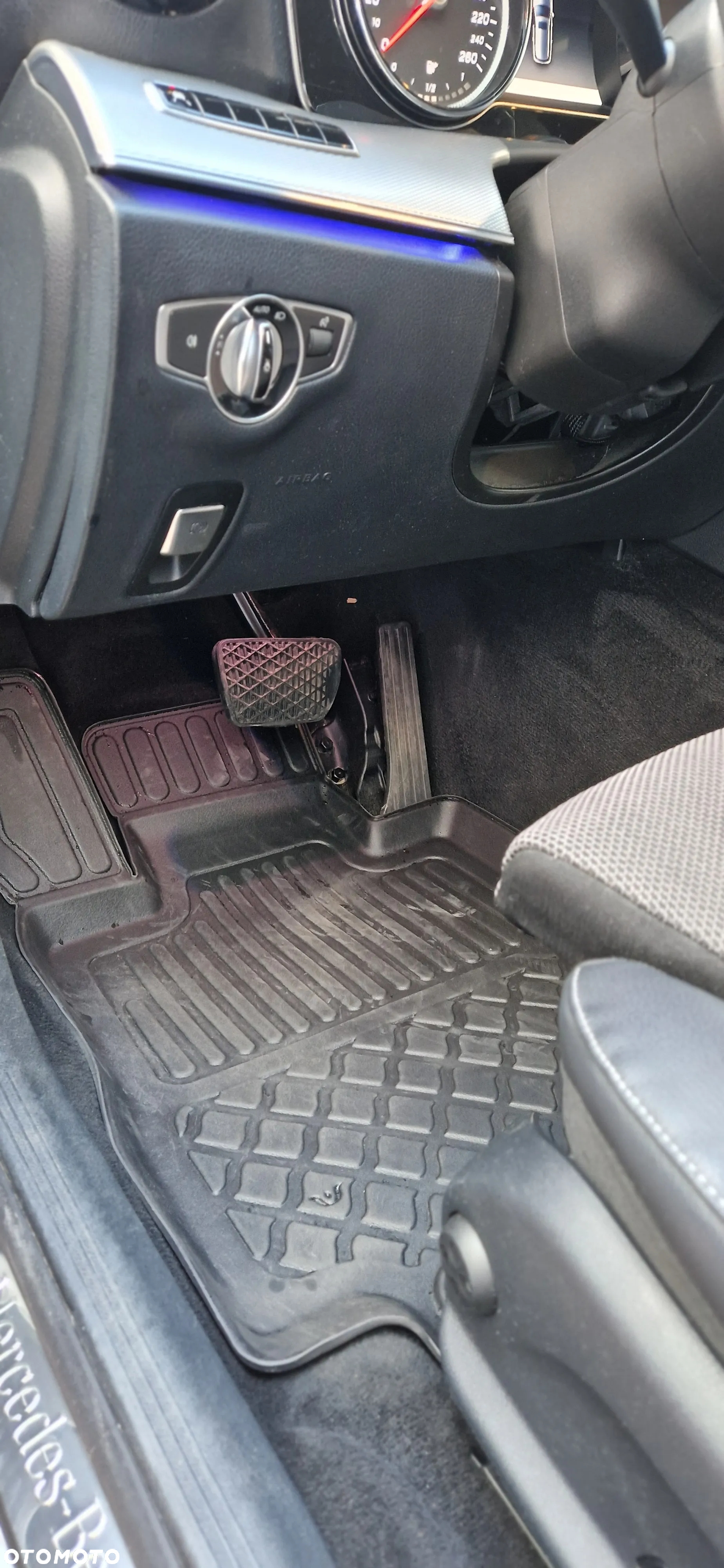 Mercedes-Benz Klasa E 220 d T 9G-TRONIC - 30