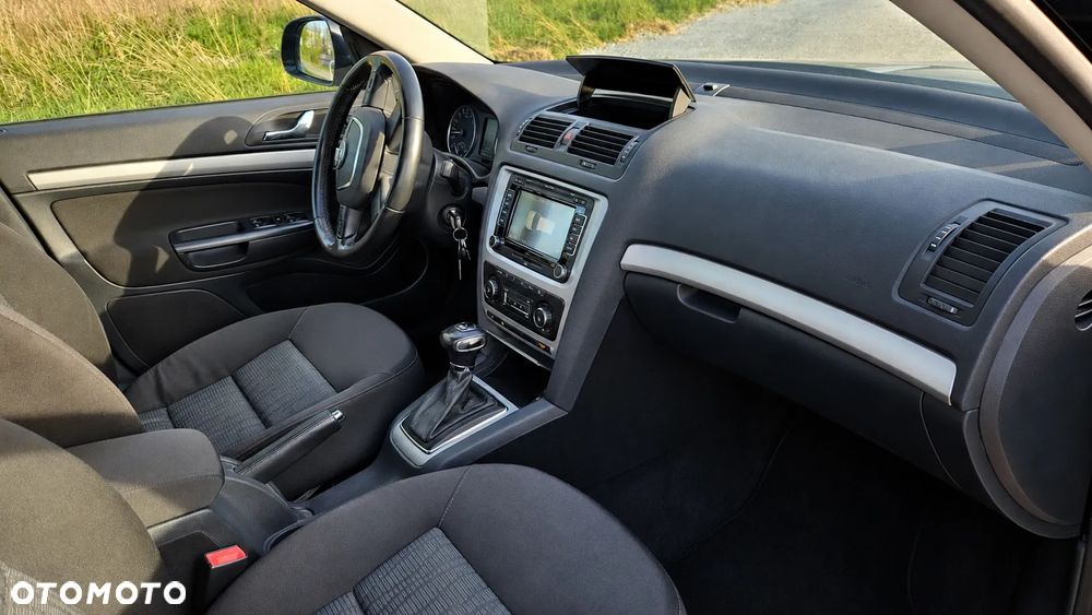 Skoda Octavia 2.0 TDI DPF Elegance DSG - 2