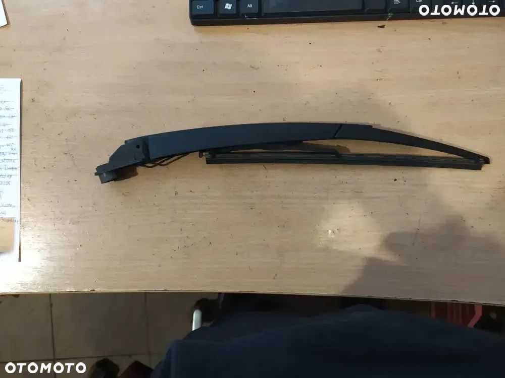 Ramię wycieraczki klapy bagażnika Peugeot 308 9680681080 - 2