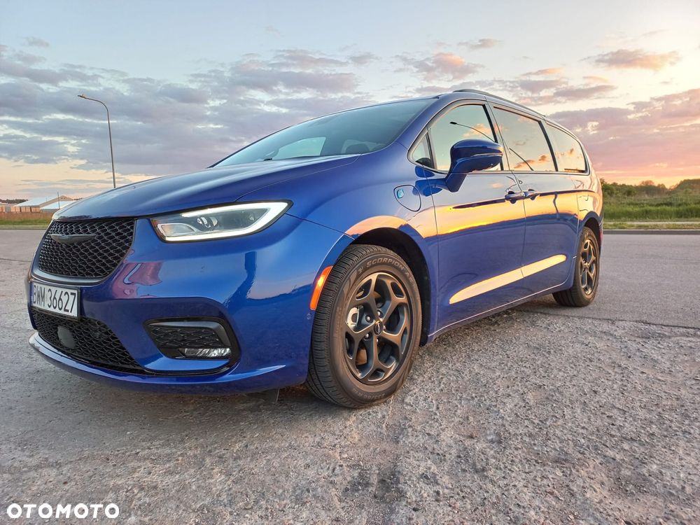 Chrysler Pacifica - 1