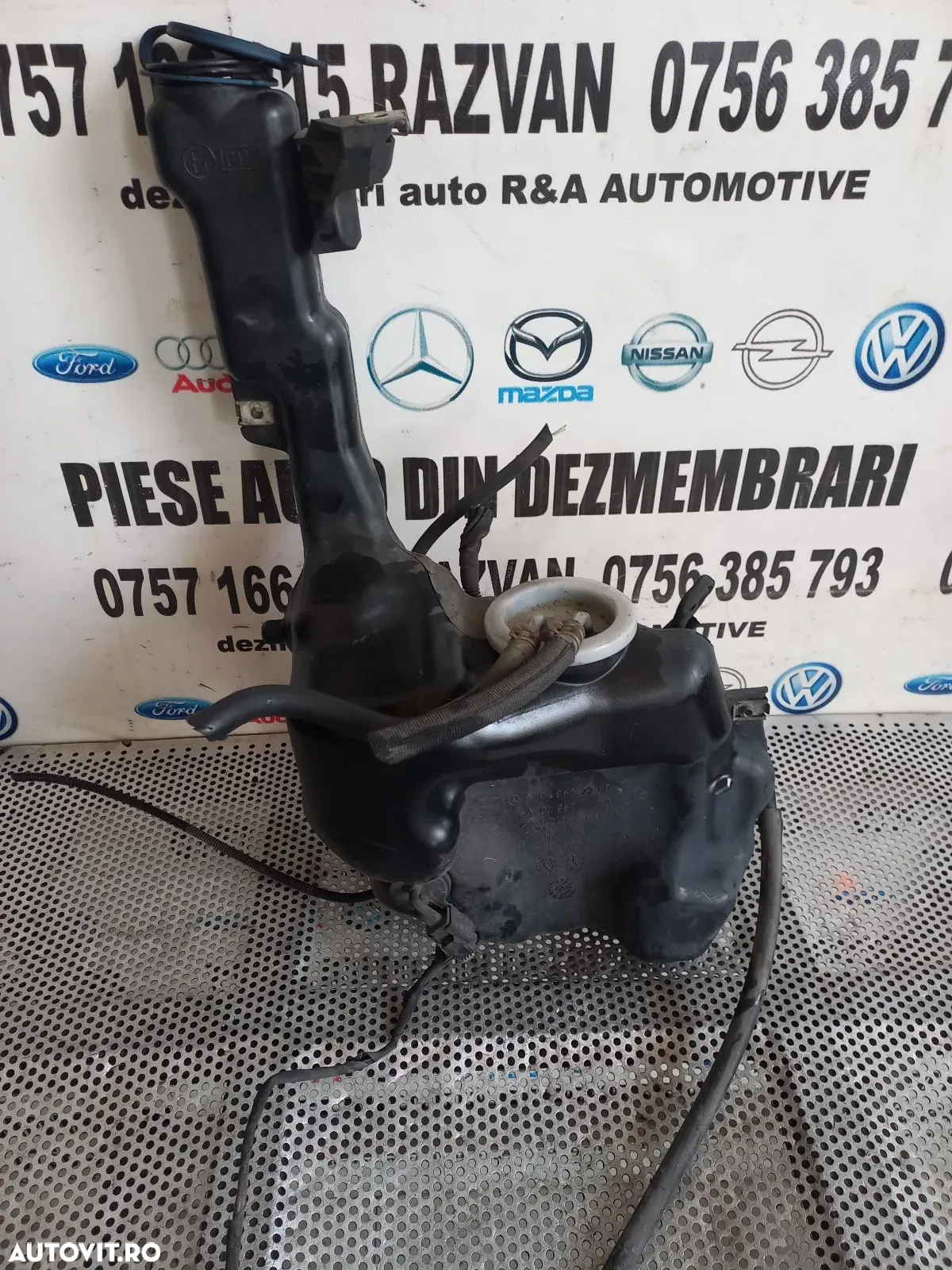 Bidonas Vas Lichid Parbriz Stropgel Mercedes C Class W204 Facelift Cu Spalatoare Far An 2011-2012-2 - 2
