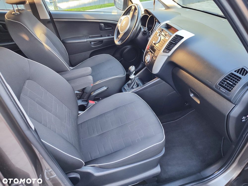 Kia Venga - 8