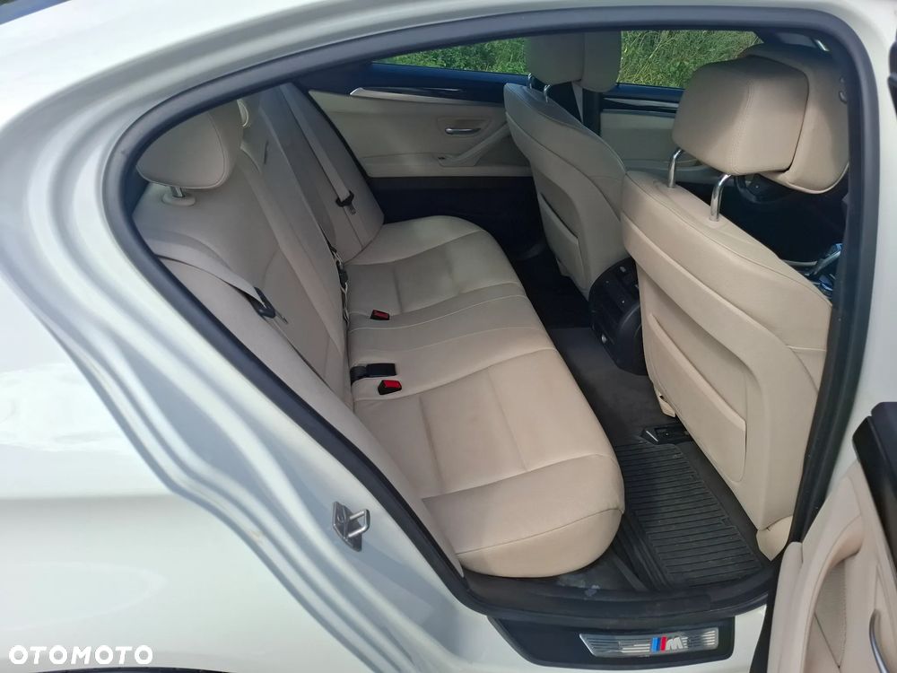 BMW Seria 5 535i xDrive Sport-Aut - 28