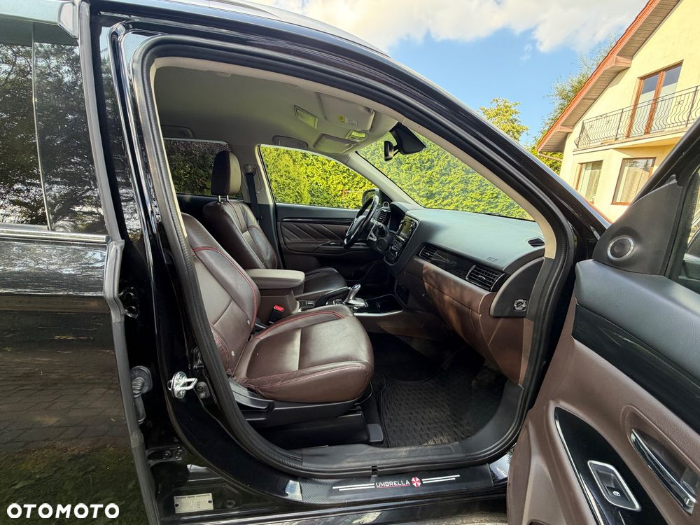 Mitsubishi Outlander Intense + - 16