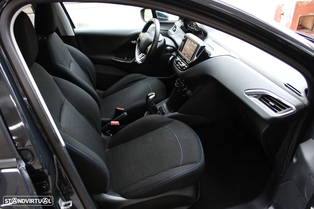 Peugeot 208 1.2 PureTech Style - 32