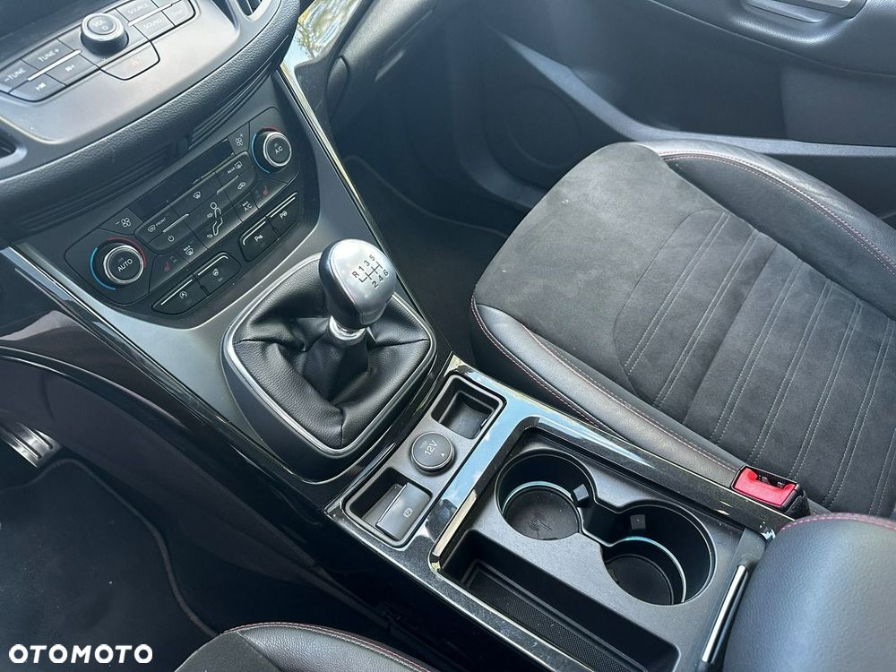 Ford Kuga 1.5 EcoBoost 2x4 ST-Line - 9