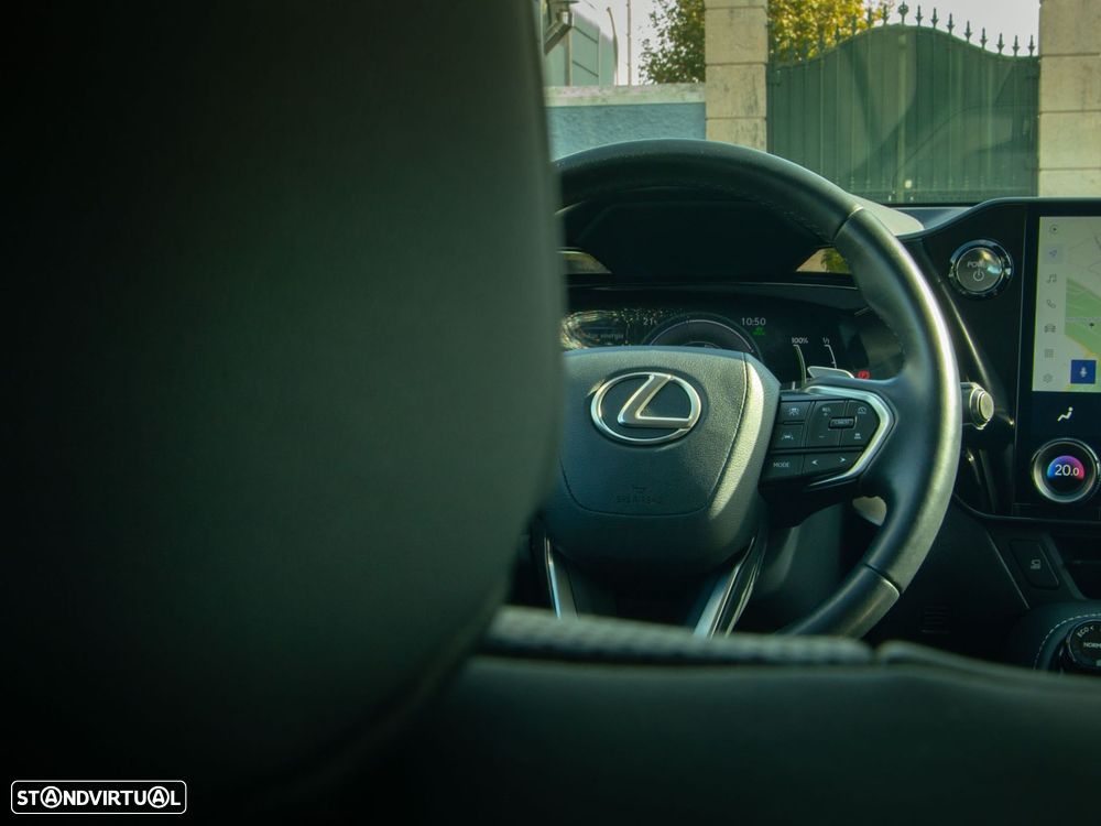 Lexus NX 450h+ Executive Plus - 35