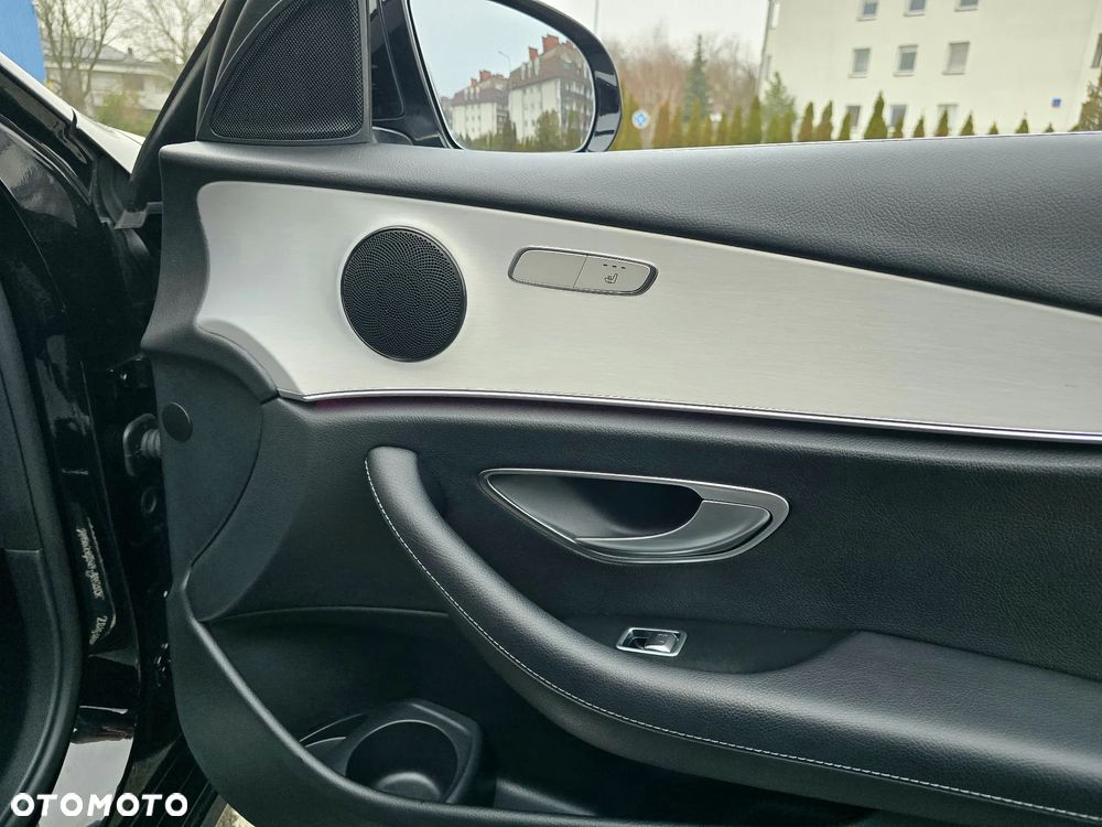Mercedes-Benz Klasa E 300 Business Edition - 23
