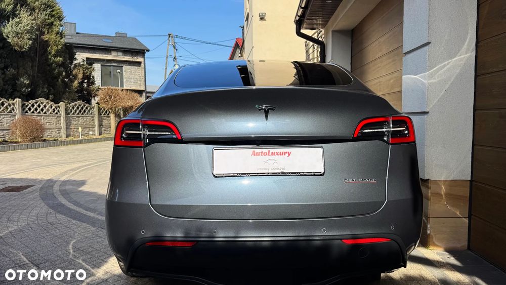 Tesla Y Long Range AWD - 10