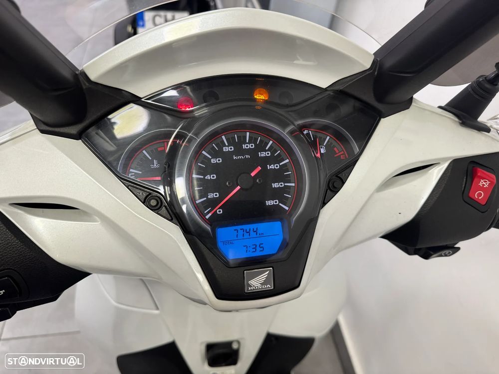 Honda SH 300 - 6