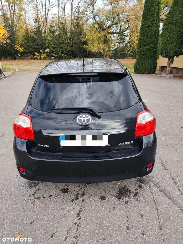 Toyota Auris 2010 photo 3