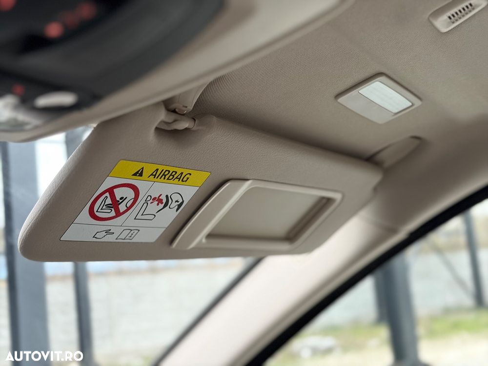 BMW Seria 5 520d Aut. Luxury Line - 23