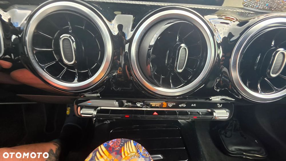 Mercedes-Benz CLA 180 AMG Line 7G-DCT - 24