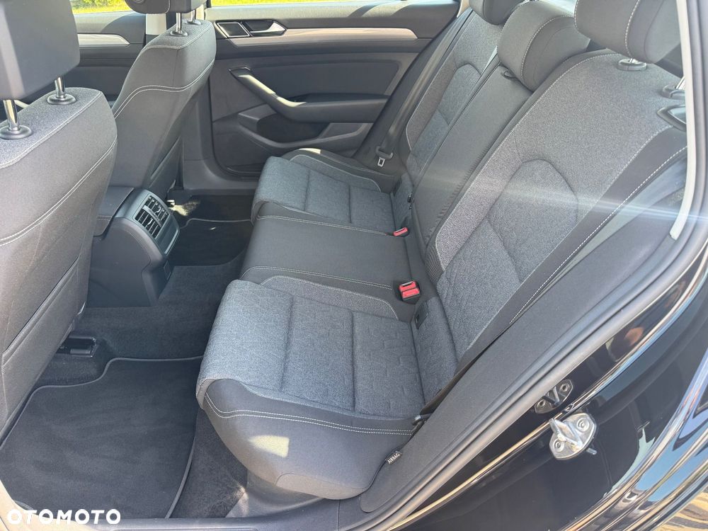 Volkswagen Passat - 13