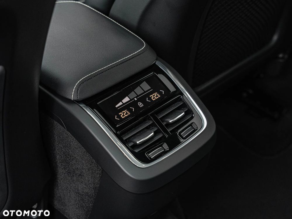 Volvo XC 60 B4 B Plus Dark - 39