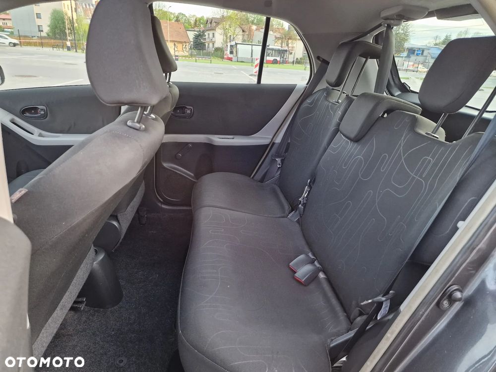 Toyota Yaris 1.0 Premium - 27