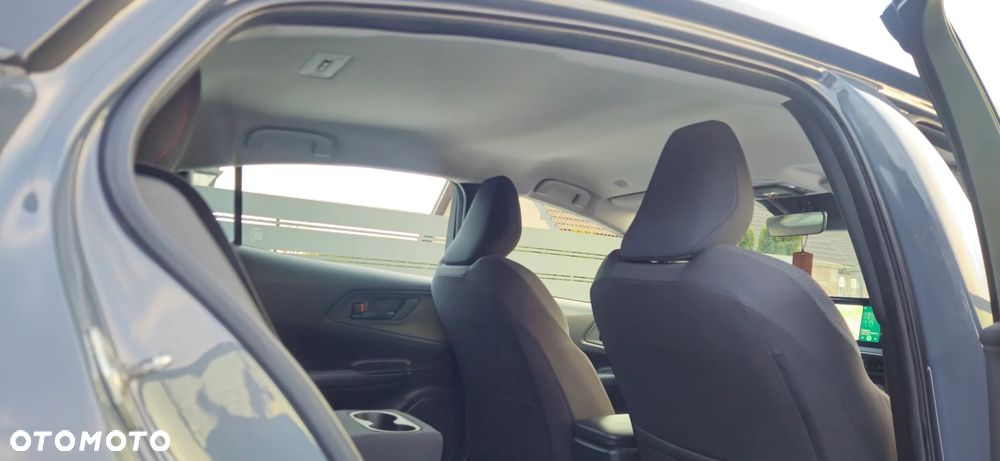 Toyota Prius Hybrid Advanced - 22