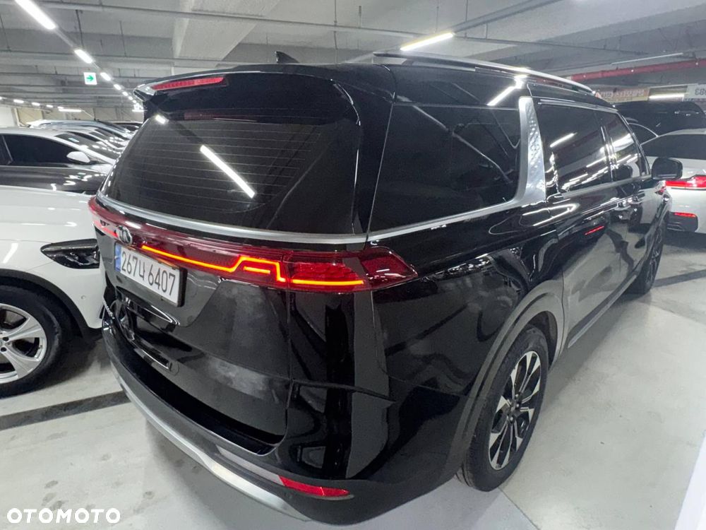 Kia Carnival - 28