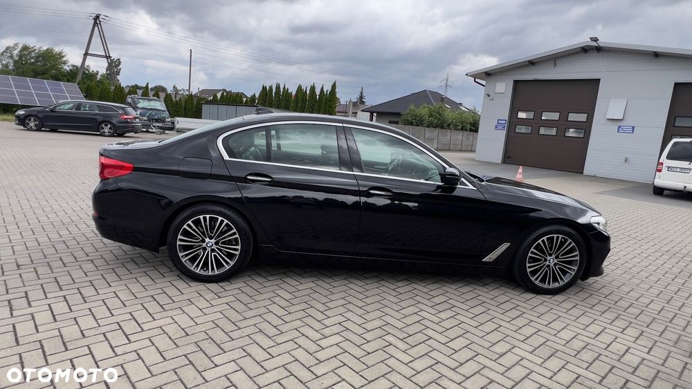 BMW Seria 5 520i Sport Line - 38