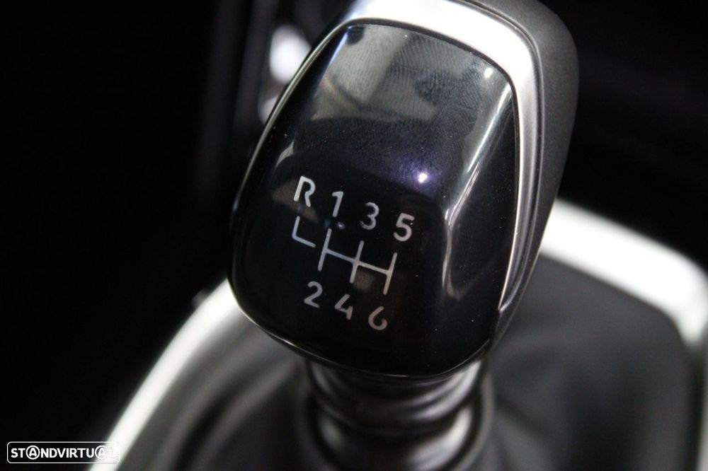 Peugeot 2008 1.2 PureTech Style - 12