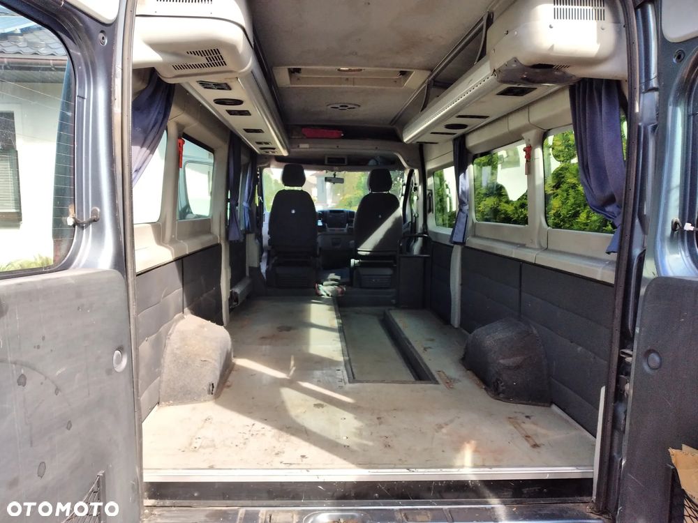 Fotel pojedynczy podwójny Kamper Bus Autobus Jumper Boxer Ducato i inne kompletny z podstawą i pasami podłokietnik oraz półka z nawiewami i nagłośnieniem oraz Jumper Boxer Ducato 4200kg DMC 17osób Autobus Niekompletny uszkodzony zarejestrowany - 2