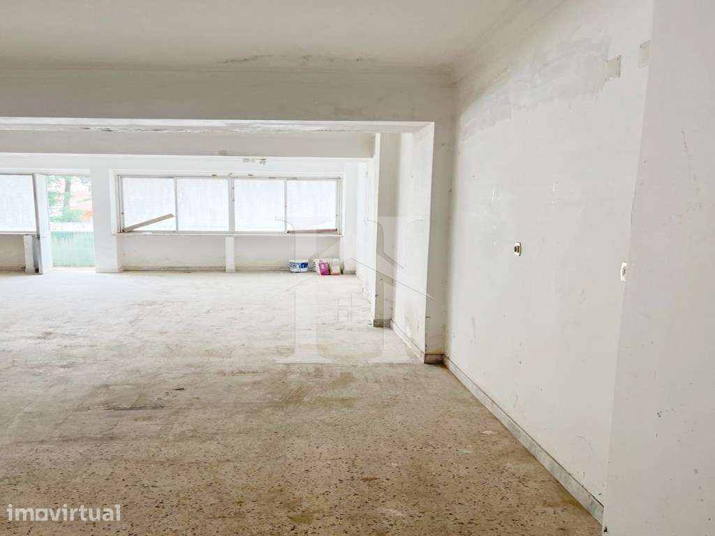 Loja no Cacém com 210m² e Acesso Direto à Rua Para Veículos - Grande imagem: 3/21
