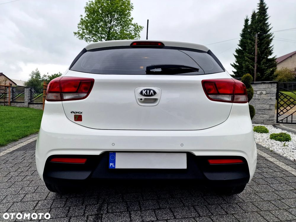 Kia Rio 1.4 L - 12