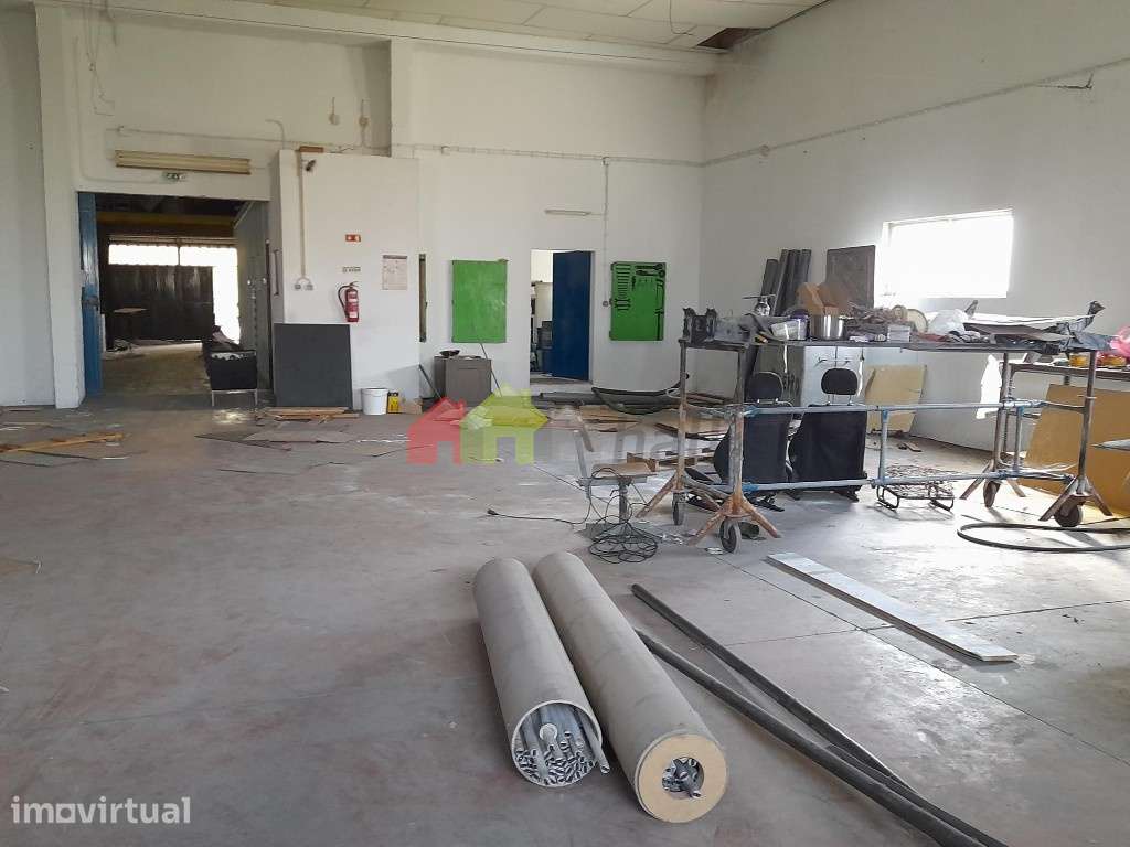 Terreno urbano 5140 m2, 3 armazéns, 3 apartamentos T2 - Brejos Pequeno - Grande imagem: 2/60