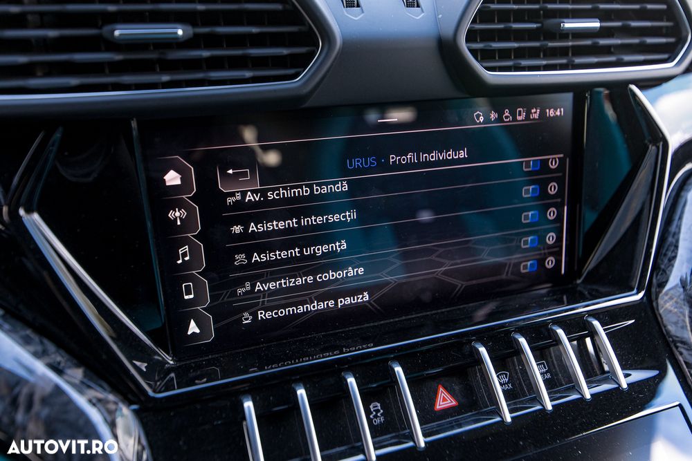 Lamborghini URUS - 38