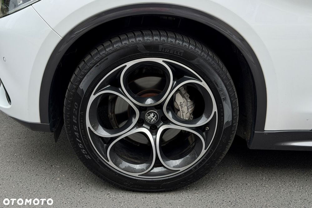 Alfa Romeo Stelvio 2.0 Turbo TI Q4 - 25