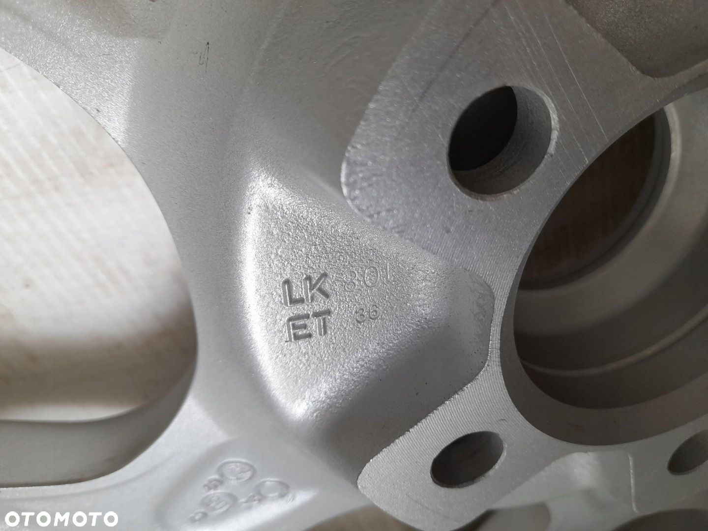 Felga aluminiowa AEZ 5X108 17 ET36 - 3