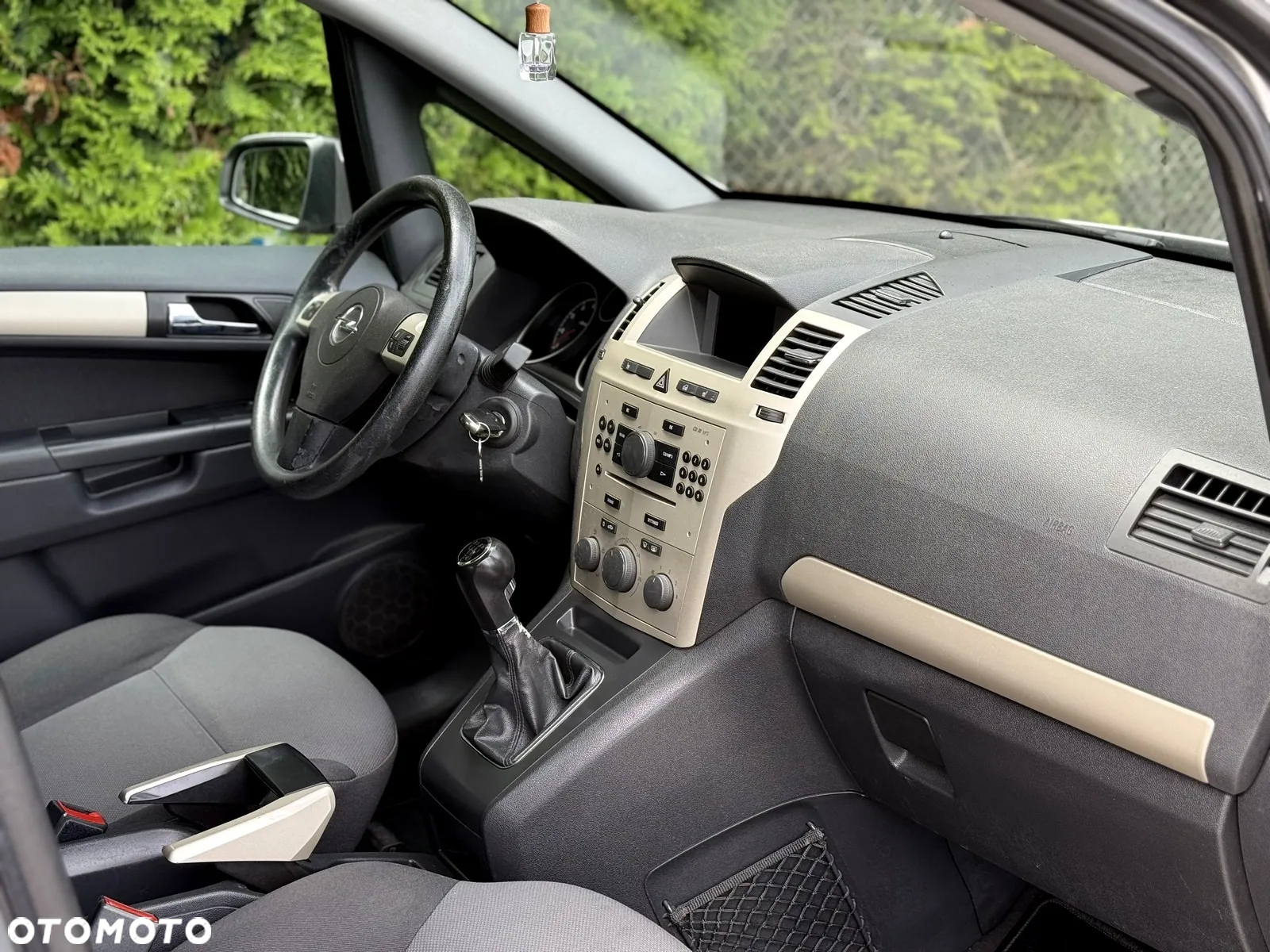 Opel Zafira 1.8 Cosmo - 24