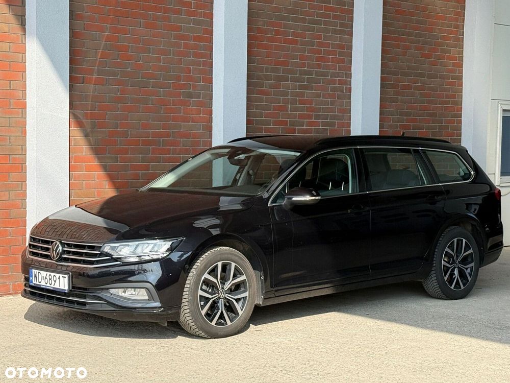 Volkswagen Passat - 1