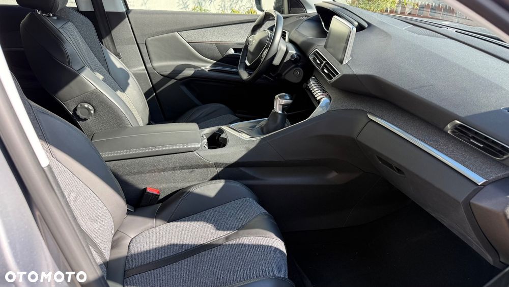 Peugeot 3008 1.2 PureTech Allure S&S - 20