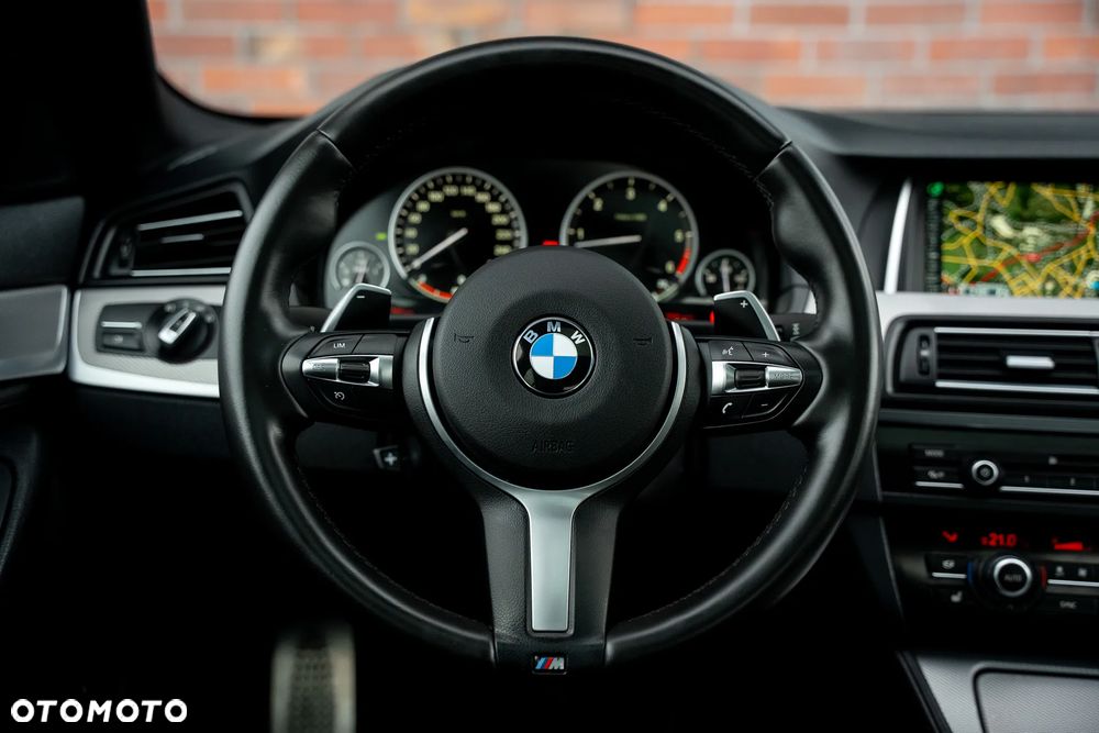 BMW Seria 5 M550d xDrive Sport-Aut - 30
