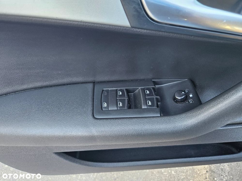 Audi A3 Sportback 1.6 TDI DPF Ambiente - 17