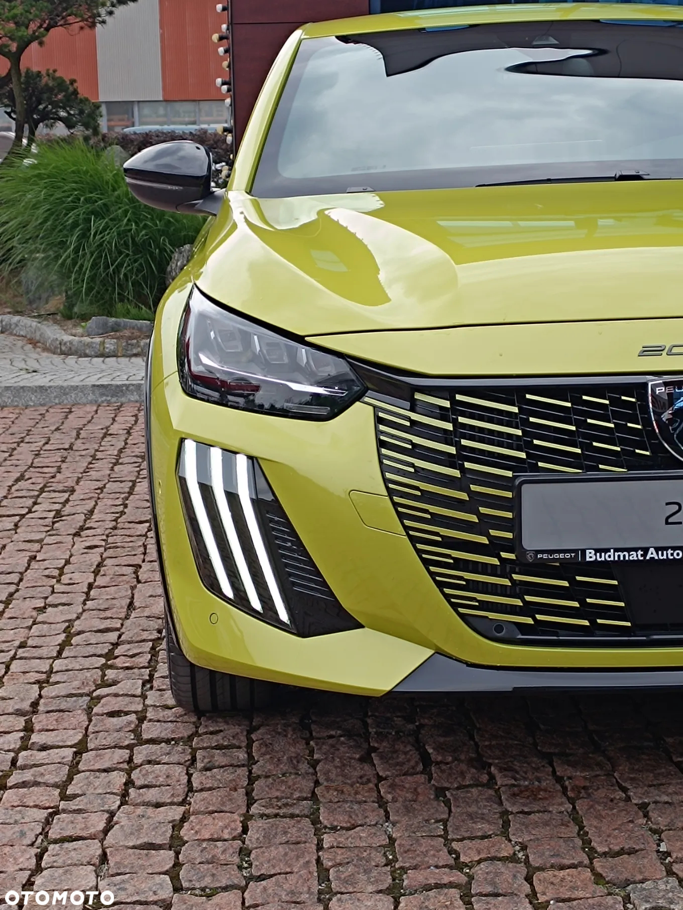Peugeot 208 1.2 mHEV GT - 11