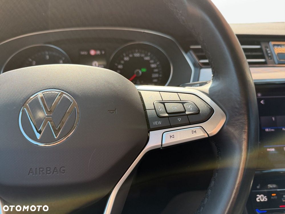 Volkswagen Passat - 17
