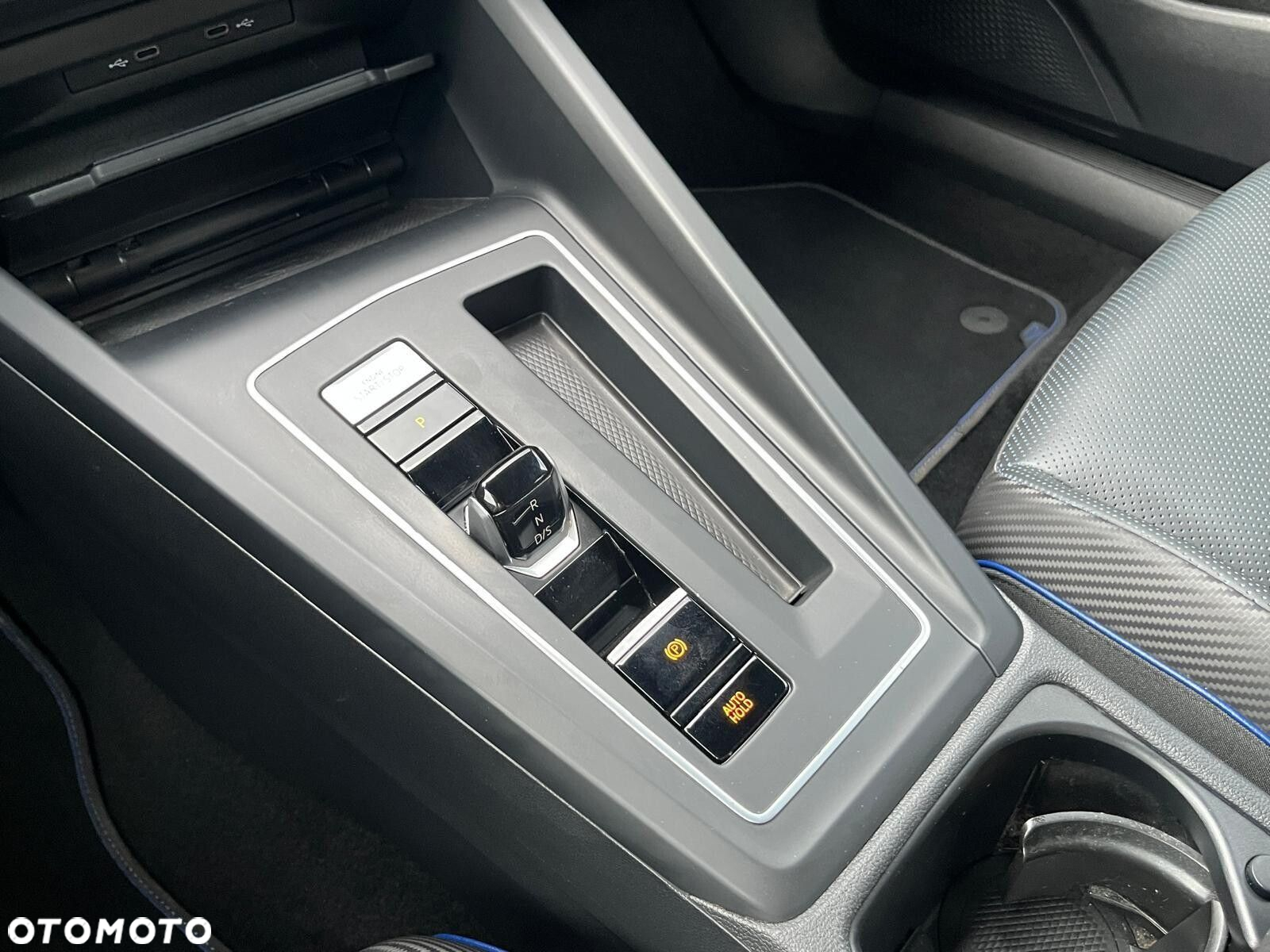 Volkswagen Golf - 23