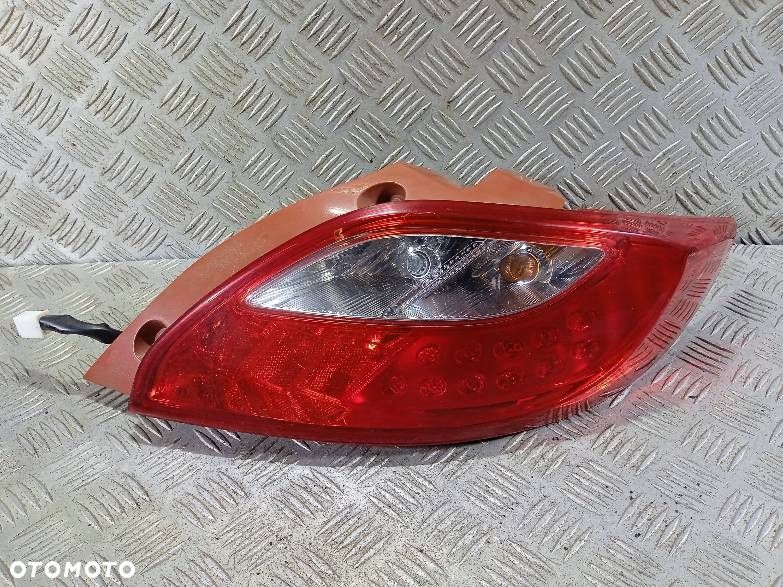 LAMPA PRAWA TYLNA MAZDA 2 - 1