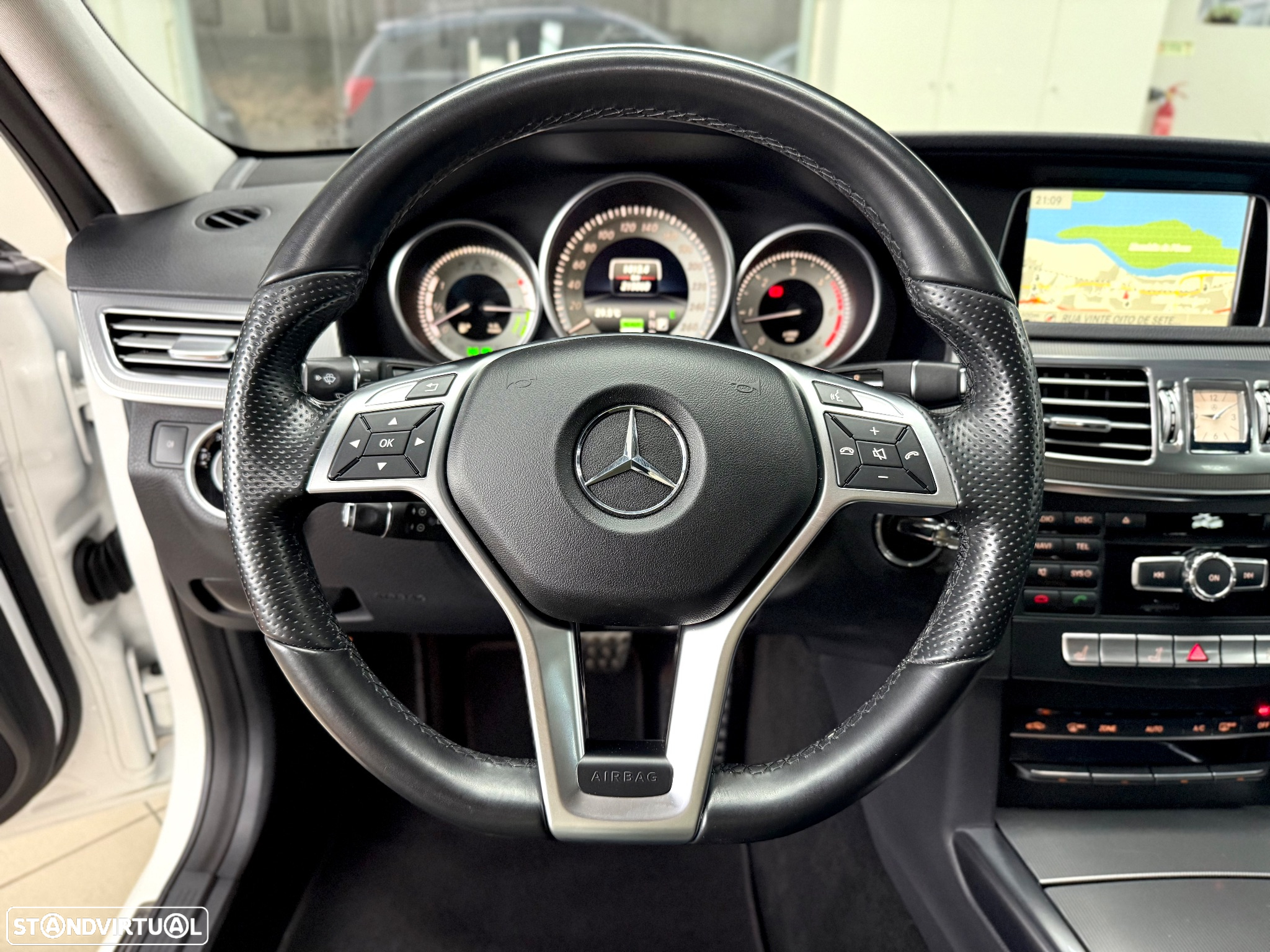 Mercedes-Benz E 300 Bluetec Hybrid Avantgarde - 26