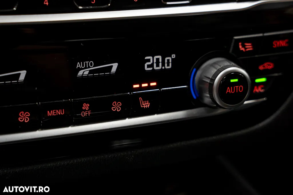 BMW Seria 5 520i Touring Aut. Luxury Line - 38