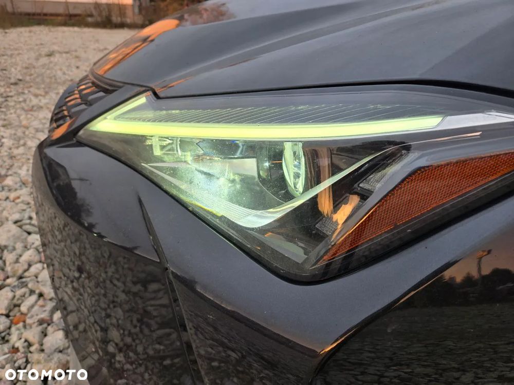 Lexus UX 250h Business Edition - 11