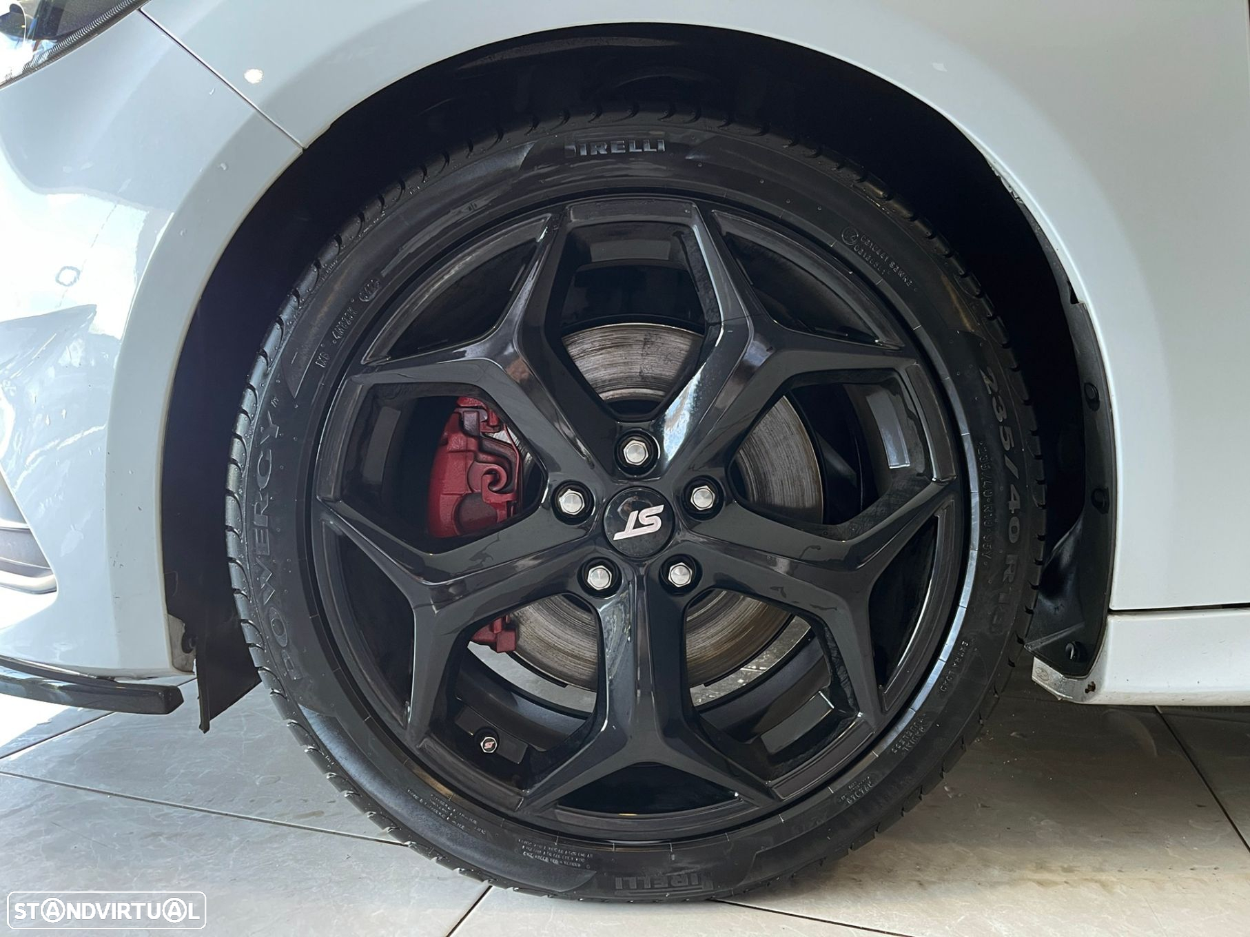 Ford Focus 2.0i ST-2 - 21