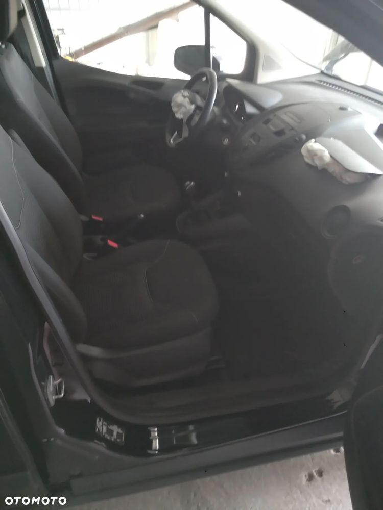 Ford Transit Courier - 10