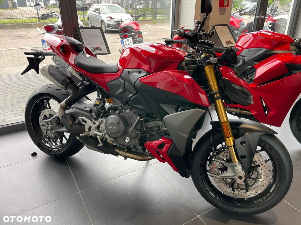 Ducati Streetfighter V2 - 1