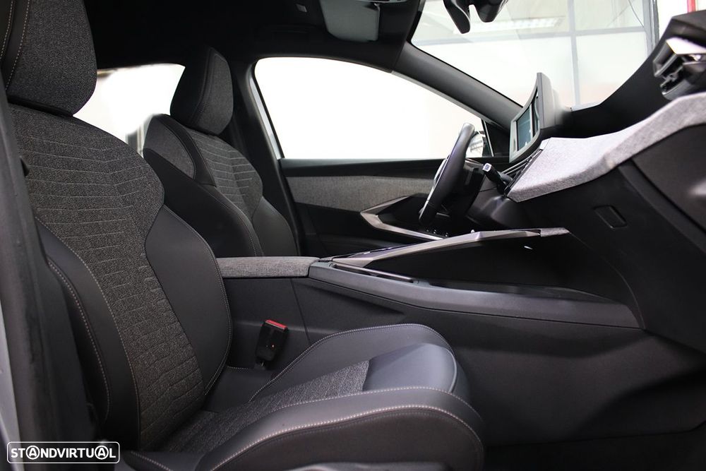 Peugeot 5008 1.2 Hybrid Allure e-DCS6 - 19